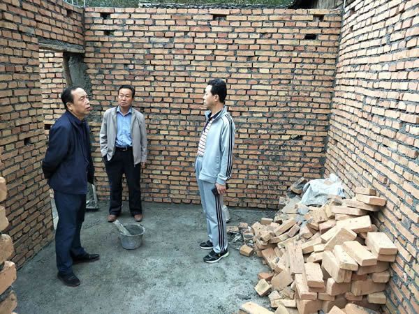 隴運(yùn)集團(tuán)公司黨委書記、董事長李寅祥同志深入琵琶鎮(zhèn)寧強(qiáng)村開展幫扶工作